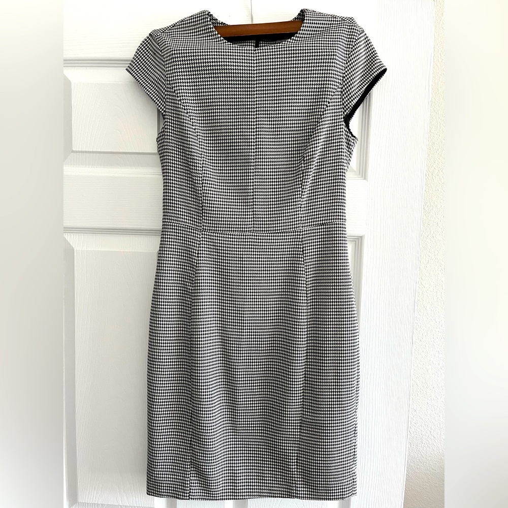 H & M black and white casual dress! Great for office or after 5! Size 8P